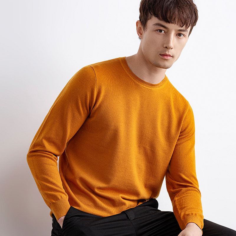 Cashmere kicsi magas nyakú pulóver, fekete kicsi, magas nyakú pulóver, merinó gyapjú kis magas nyakú pulóver mind klasszikus választás a divatiparban, mindegyik egyedi előnyeivel: