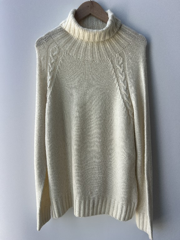 Miért még mindig a garbós pulóver az egyik legokosabb választás a modern ruhásszekrényekhez?